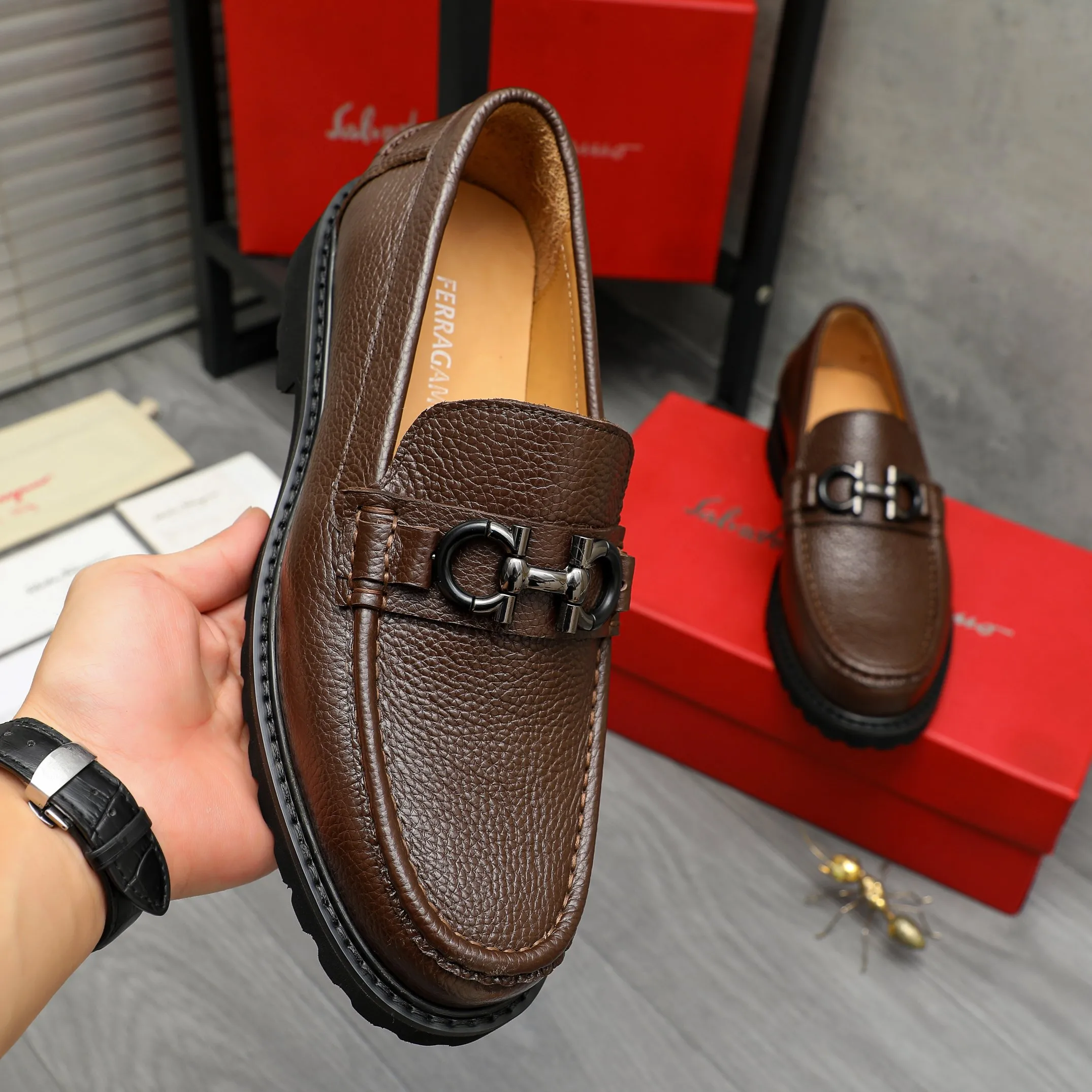 Men's shoes 💰442 Product trademark: Ferragamo "Ferragamo" business formal leather shoes Regular size: 38-46 (45.46 is custom-made and non-returnable) Product materials: Selected pebbled cowhide upper, cowhide lining, non-slip rubber outsole